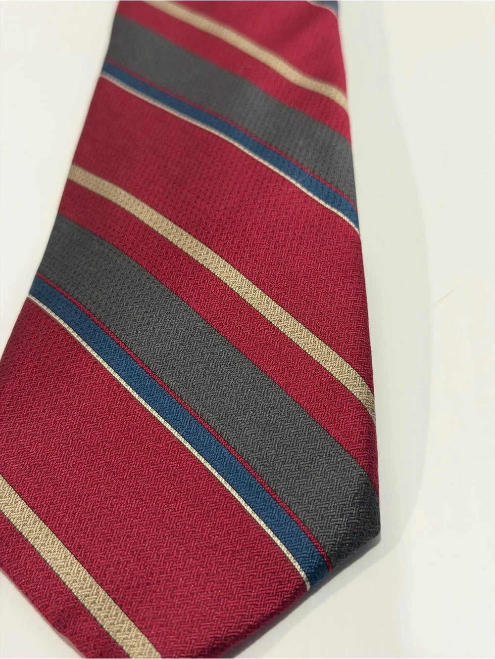 Oscar  de la Renta Men's Tie Classic Burgundy Red Striped 100% Silk NWT